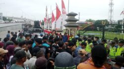 Massa Desak Polda Sumsel Usut Dugaan Pungli Kabid Satpol PP Palembang